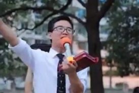 Chinos predican en las calles tras ser cerrada su iglesia