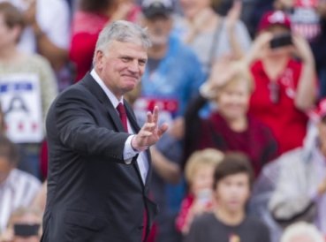 Franklin Graham predica en Reino Unido y LGBT protestan
