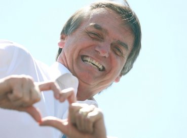 Jair Bolsonaro recibe oración y agradece: “Dios quiso así”