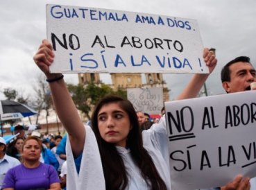Marchan evangélicos y católicos contra aborto en Guatemala