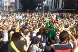 Multitud se reúne en vigilia de oración por Jair Bolsonaro