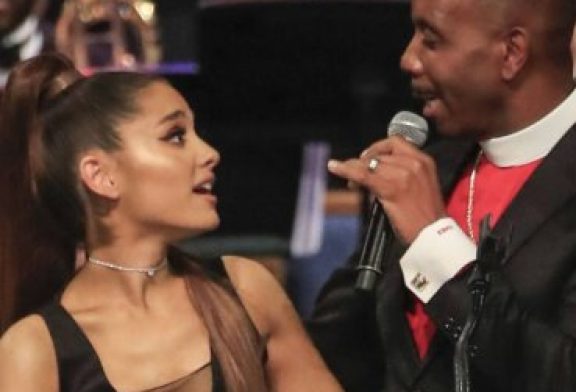 Obispo pentecostal se disculpa por tocar a Ariana Grande