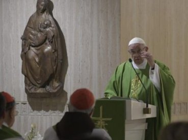 Papa Francisco: “El diablo parece perseguir a los obispos”