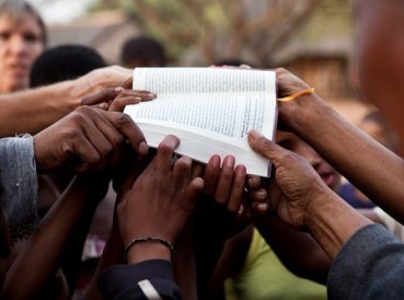 1.500 millones de personas todavía no tienen la Biblia