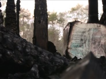 Incendio quema toda una casa, excepto esto