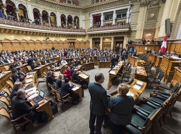 Ley suiza criminalizará homofobia y transfobia