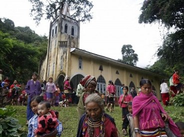 Prohíben a cristianos orar en las iglesias en Myanmar