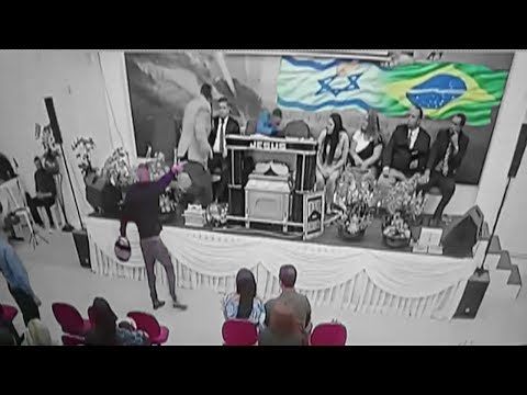 Pastor es baleado en iglesia mientras predicaba de Cristo