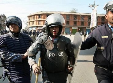 Policía castigado y preso por hablar de Cristo en reunión
