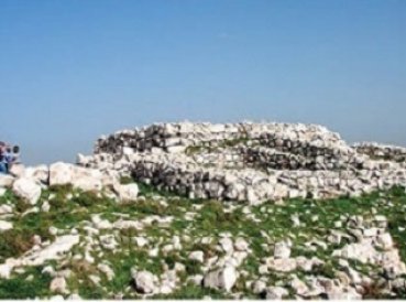 Arqueólogos creen haber hallado primer altar judío en la Tierra Prometida