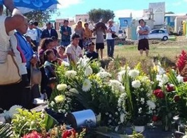 Católicos tradicionalistas impiden entierro evangélico