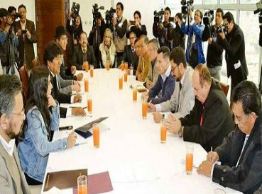 Evo Morales y evangélicos firman acuerdo de libertad religiosa