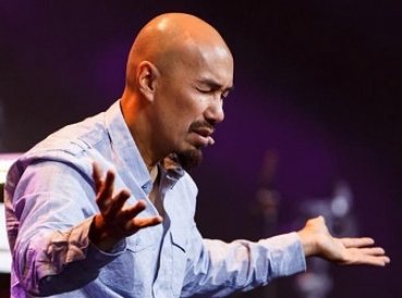 Francis Chan: “La Iglesia sigue un patrón equivocado”