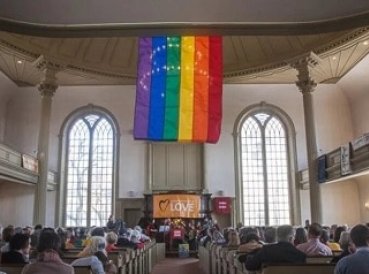 Iglesias pueden ser obligadas a contratar empleados gays