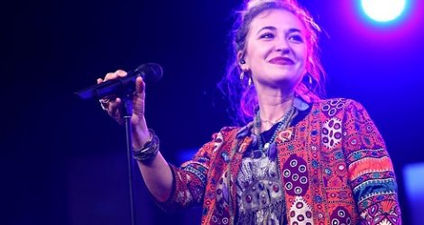 Lauren Daigle no pudo decir si homosexualidad es pecado