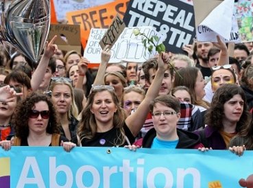 Parlamento de Irlanda aprueba legalización de aborto