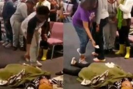 Pastora pide a miembros que le lancen dinero para ser “bendecidos”