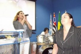 Supuesta pastora lésbica, dice en TV que “Dios me creó así”