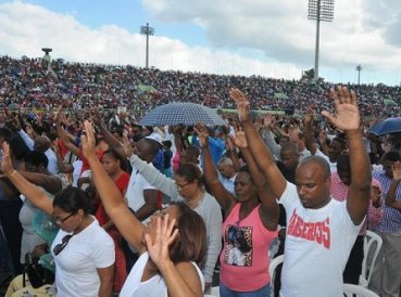 60 mil evangélicos se reunieron para una Batalla de Fe