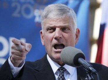 Franklin Graham dice a Christian Bale que lea la Biblia y sepa quién es Satanás