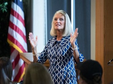 Franklin Graham pide oraciones por su hermana Anne Graham