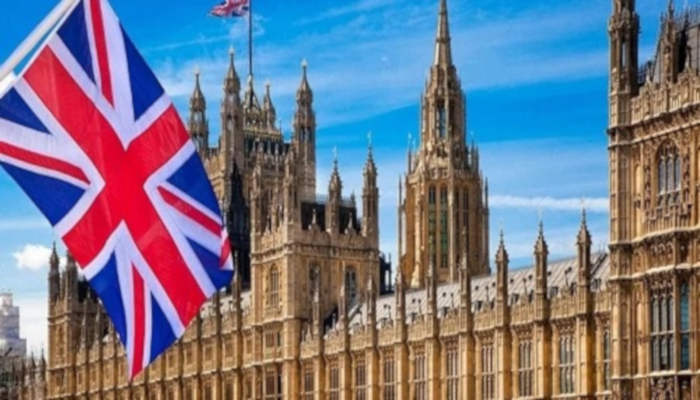 Propuesta quiere prohibir oraciones diarias en parlamento británico
