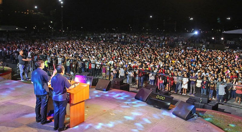 7 mil aceptan a Jesús en cruzada evangelística realizada por nieto de Billy Graham