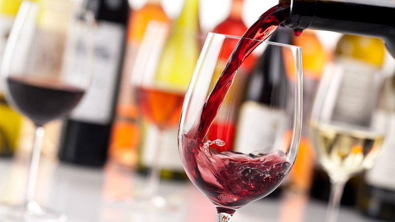¿El consumo de alcohol descalifica a un pastor evangélico?