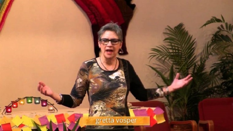 Ministra atea dice que no permitirle continuar en el ministerio de la iglesia sería “traición”