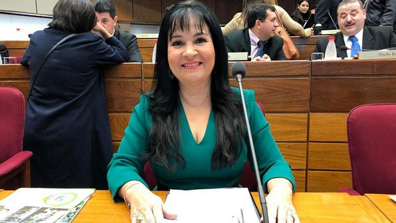 Senadora criticada por orar y citar la Biblia en Cámara Alta de Paraguay