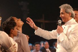 Sobrino de Benny Hinn lanza libro contra evangelio de la prosperidad