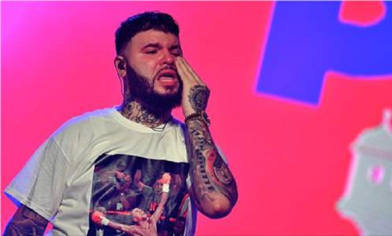 Viral video de Farruko llorando al cantar Levanto mis Manos con Samuel Hernández